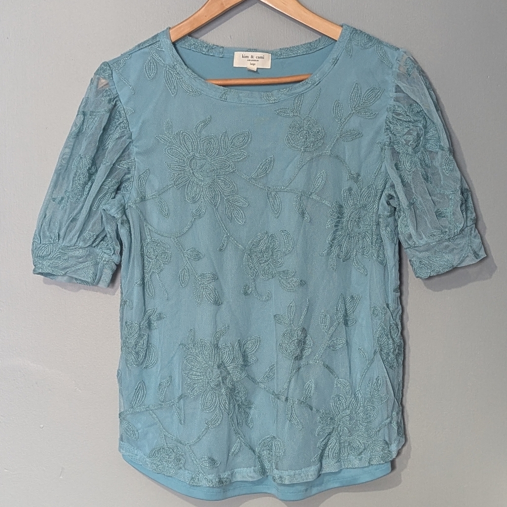 Kim & Cami Los Angeles Women's Large Blue Embroidered Mesh Short Puff Sleeve Top
